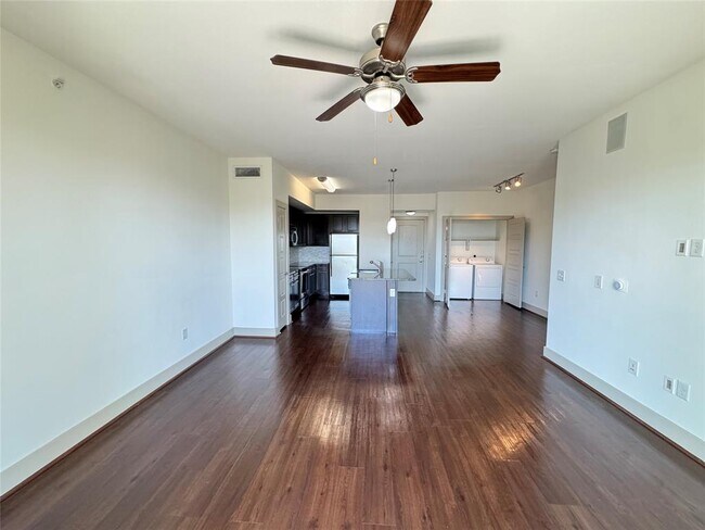 Foto del edificio - 145 Heights Blvd