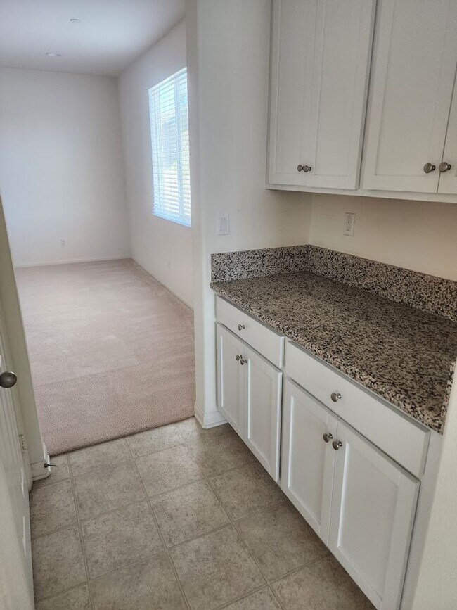 Building Photo - 36300 Golden Poppy Ln
