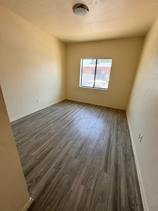 Building Photo - 4135 E Fairmount St