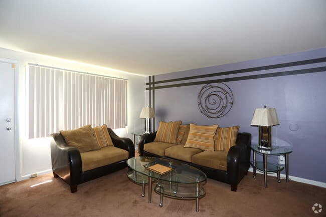 Living Area - Oak Hill Townhomes