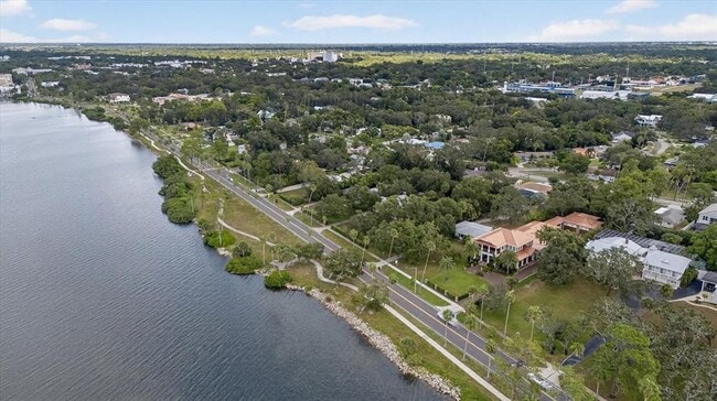 Foto del edificio - 215 Edgewater Dr