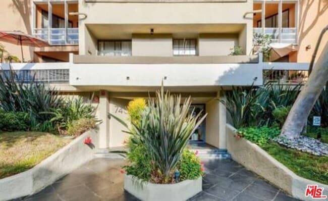 Foto del edificio - 740 Kings Rd