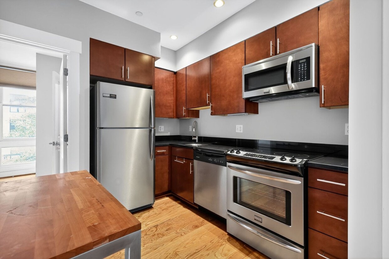 Primary Photo - Chic 1-Bedroom Condo in Columbia Heights –...