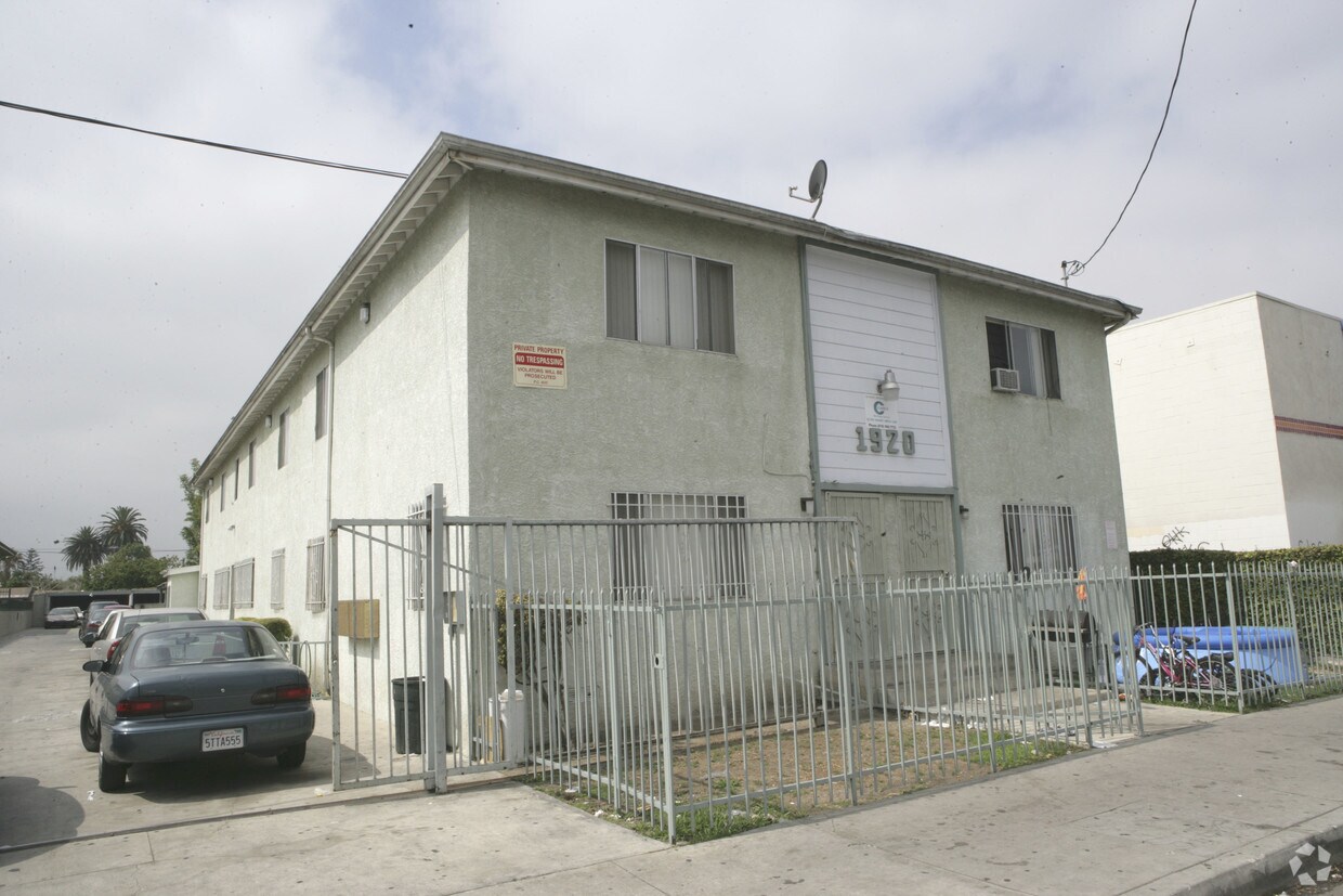 Foto principal - 1920 El Segundo Blvd