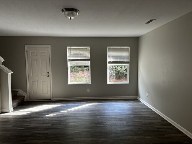 Foto del edificio - 1460 Cypress Loop