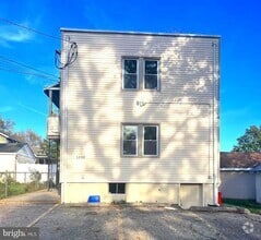 Building Photo - 3200 Calvert Ave