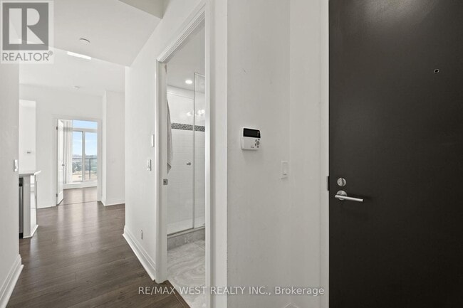 Building Photo - 15 Zorra St