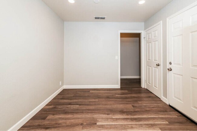 Foto del edificio - 1026 Woodridge Dr