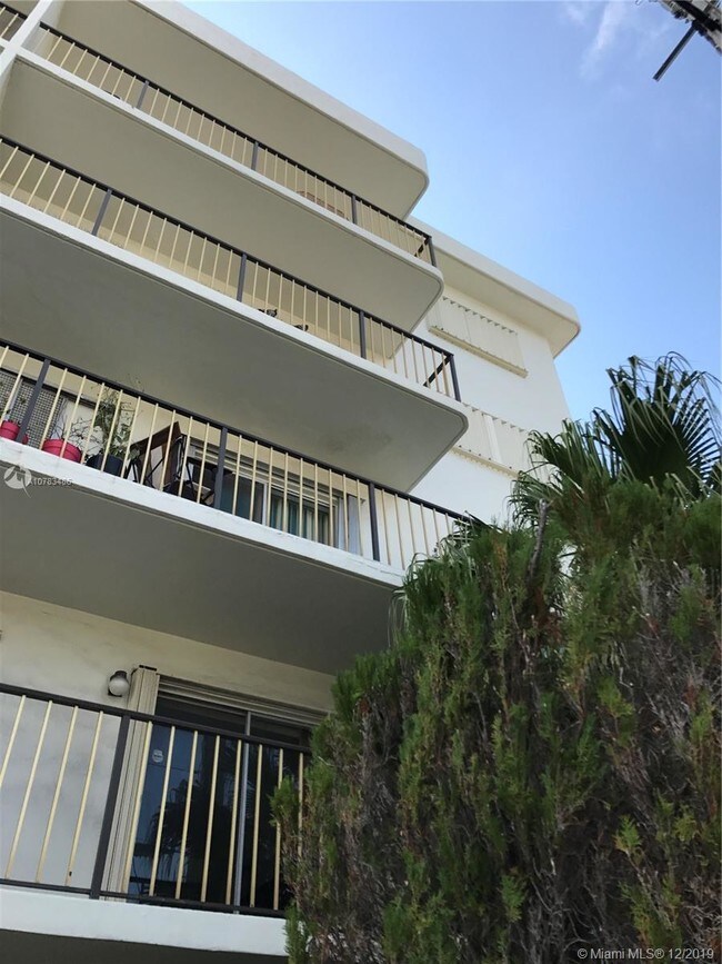 Building Photo - BYRON WATERVIEW CONDO