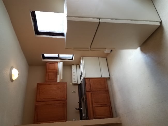 Building Photo - 3 Putnam Heights