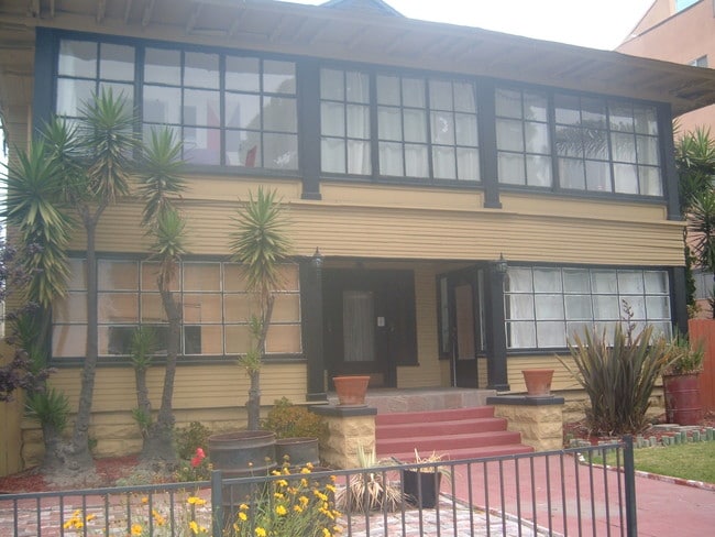 Building Photo - 1123 E Ocean Blvd
