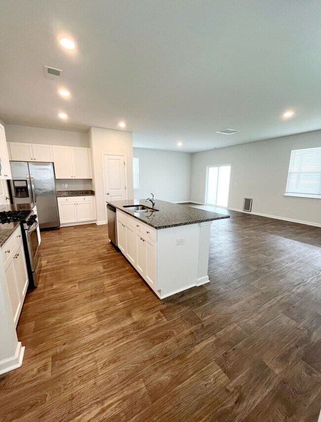 Building Photo - Stunning 4 Bedroom located in Cul-de-sac