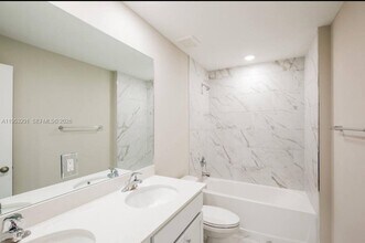 Building Photo - 1702 SW Airoso Blvd