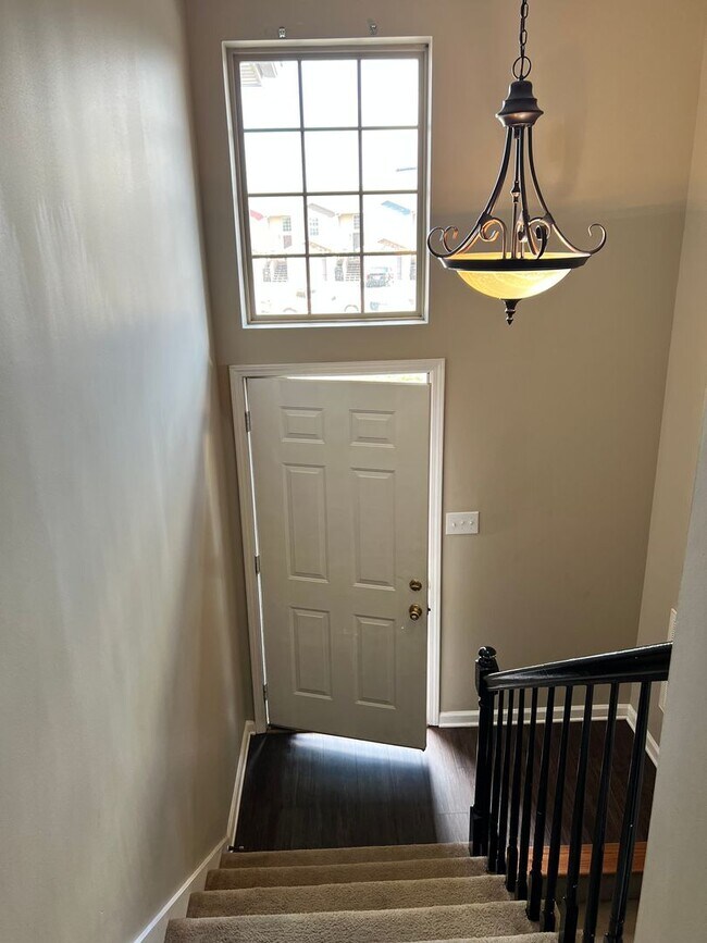 Foto del edificio - 3 bed/2bath Townhome freshly painted!