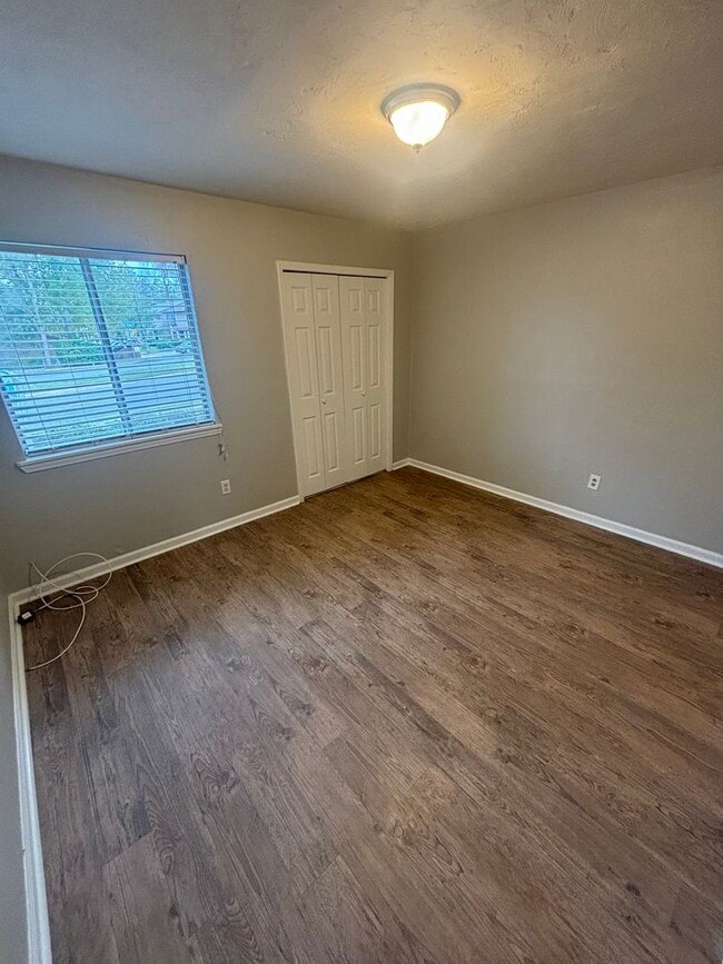 Building Photo - 2 bed/ 1 bath Apartment in Prime Tallahass...