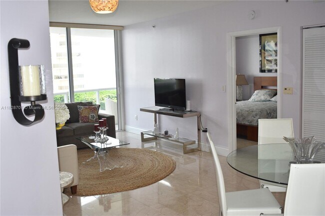 Foto del edificio - 6365 Collins Ave