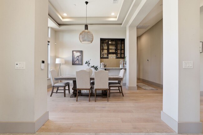 Foto del edificio - 3813 Calverhall Way