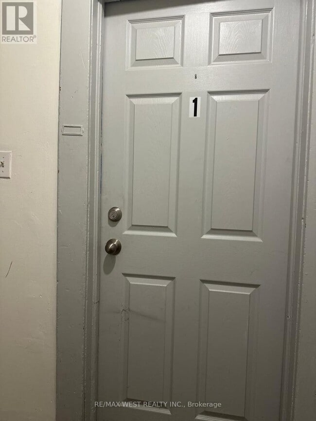 Building Photo - 324 Harbord St