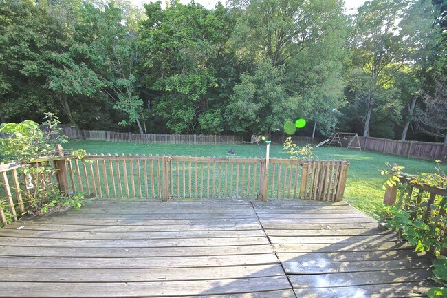 Foto del edificio - 876 Meadowlands Dr