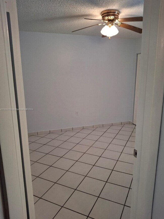 Foto del edificio - 1800 SW 25th St