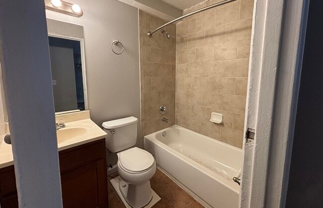 Building Photo - 550 Lowell Ave