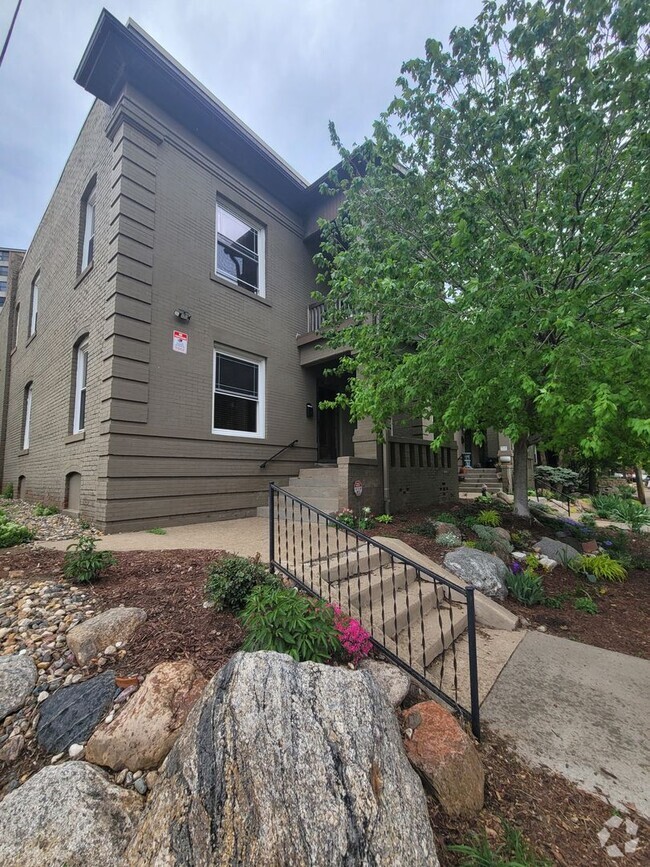 Building Photo - 568 S 26th Ave