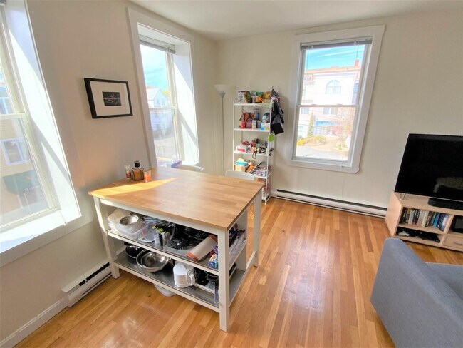 Building Photo - 35 Davis Square