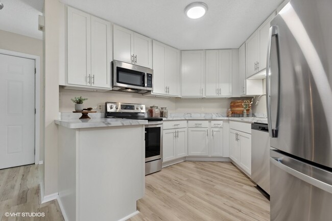 Building Photo - Charming Renovated Home with Modern Amenit...