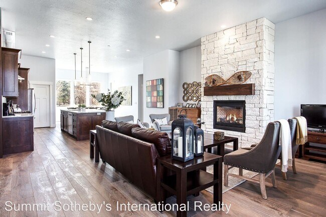 Foto del edificio - 4 br, 4 bath House - 1551 W. Alpine Ave