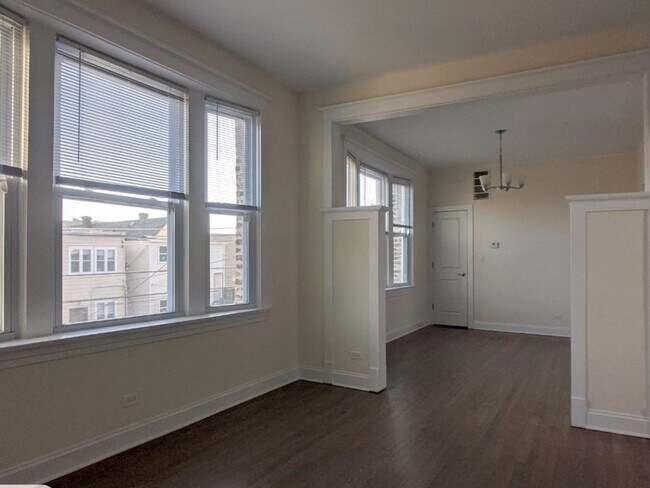 Foto del edificio - 2814 N Troy St
