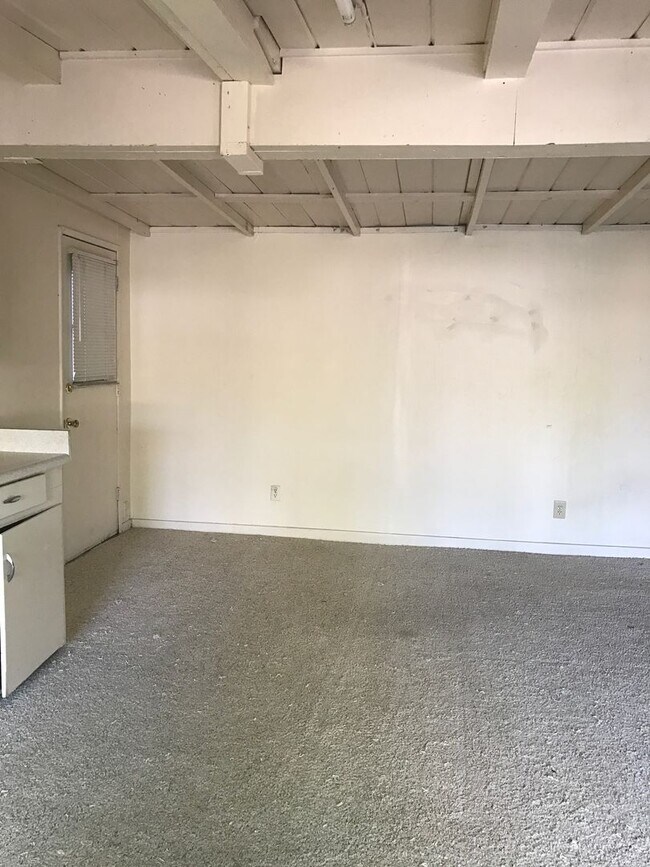 Building Photo - *DEPOSIT PENDING* 3 Bedroom 2 Bathroom Hou...