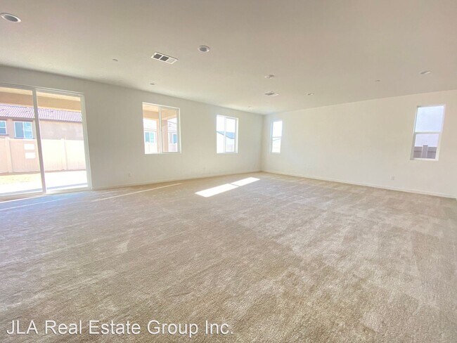 Foto del edificio - 5 br, 3 bath House - 35475 Alexandria Way ...