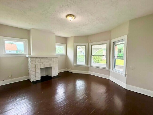 Foto del edificio - 3454 E 118th St