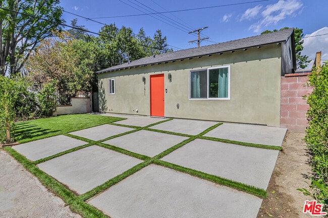 Building Photo - 11801 Albers St