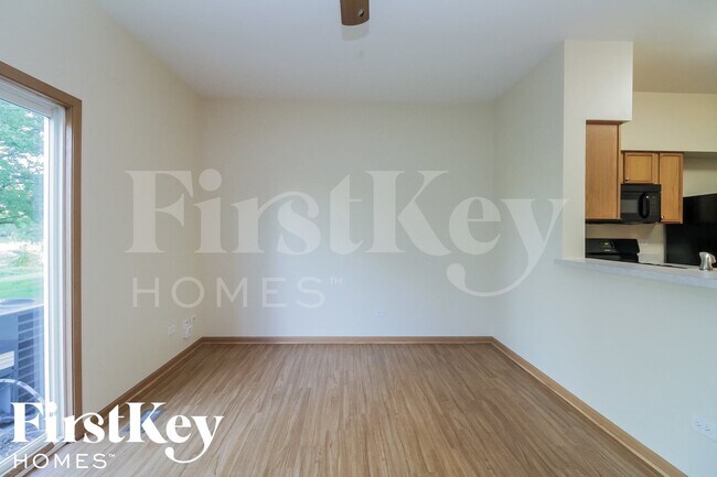 Foto del edificio - 2408 Oak Tree Ln