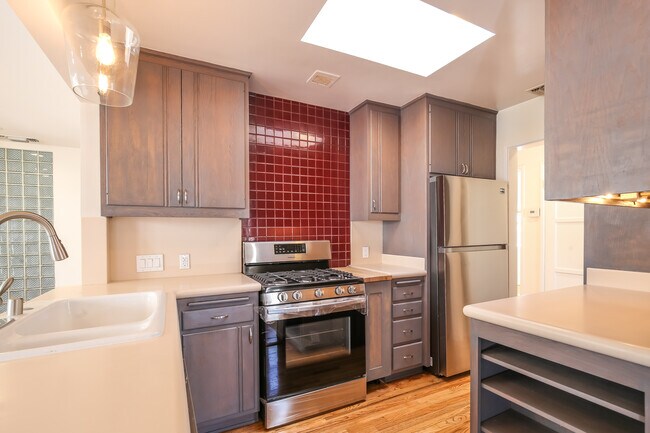 Foto del edificio - 10821 Cushdon Ave
