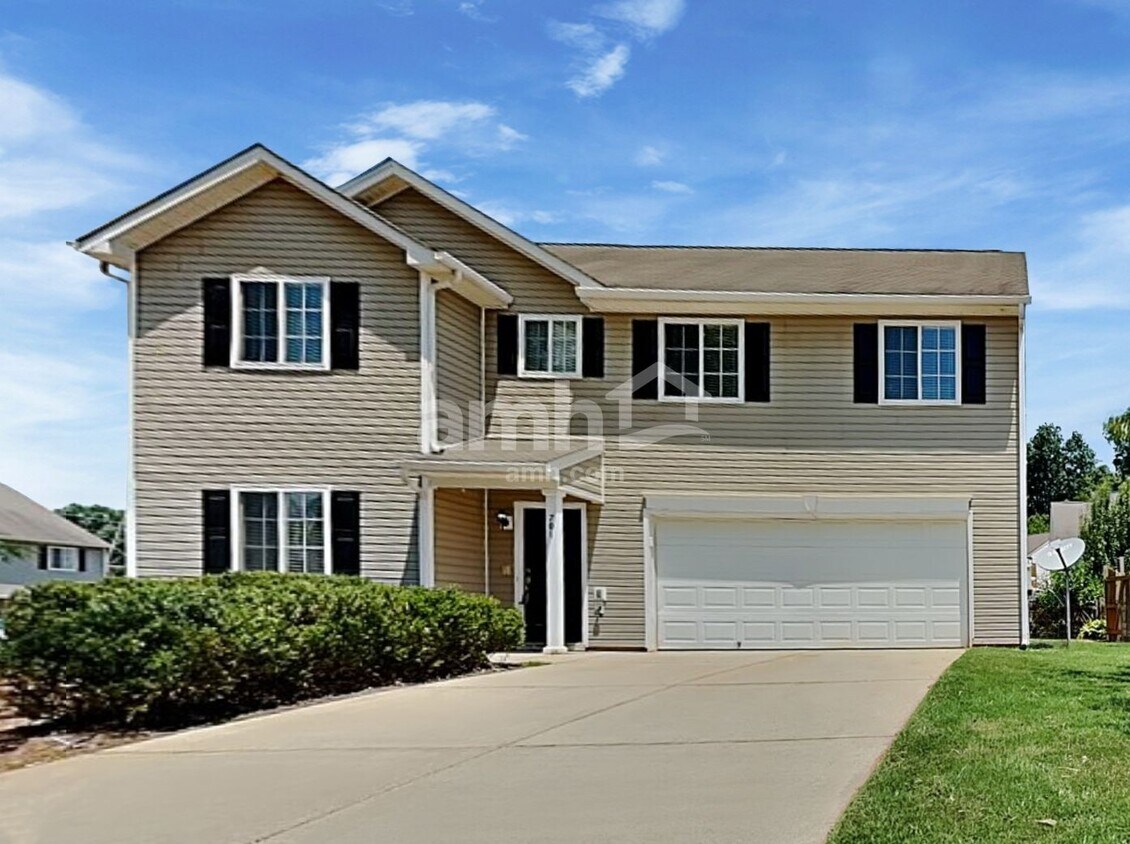 701 Hiddenlake Ct  