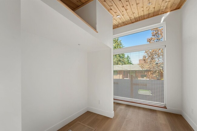Building Photo - Morris Street Commons Modualr Living! 1/1 Community Living!