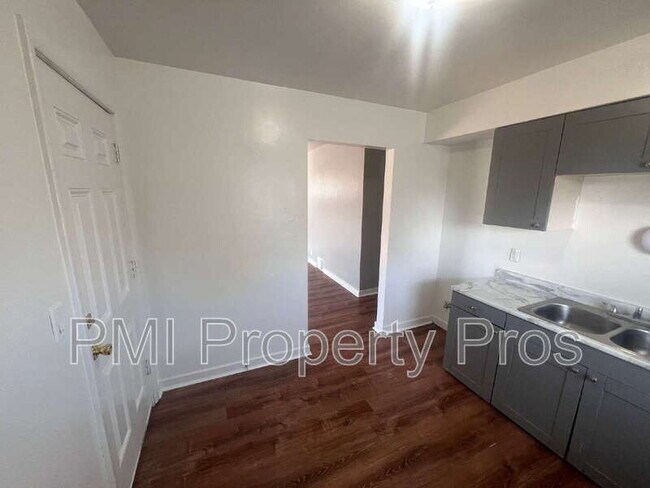 Foto del edificio - 5650 N 61st St