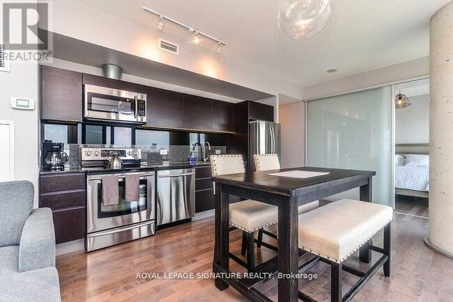 Photo du bâtiment - 70 Distillery Lane