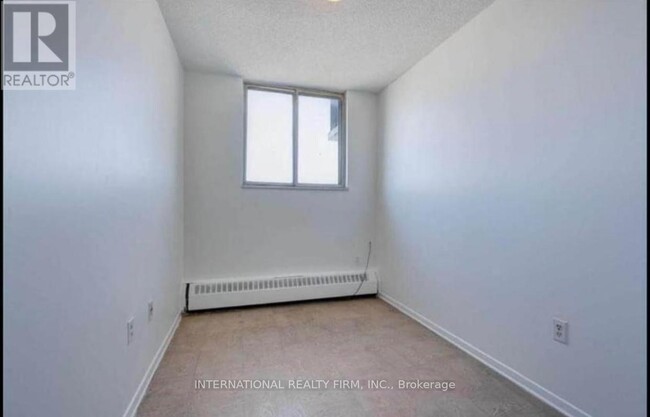Building Photo - 940-940 Caledonia Rd