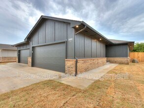 Building Photo - 8012 NW 110th Dr