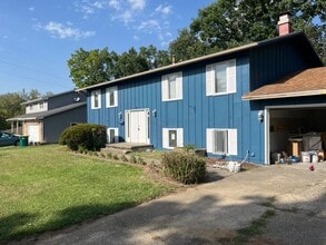 Building Photo - 2320 N Kenwood Ct