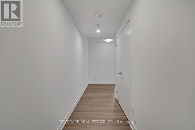 Photo du bâtiment - 30 Samuel Wood Wy