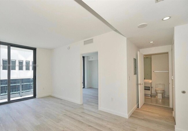 Foto del edificio - 55 SW 9th St
