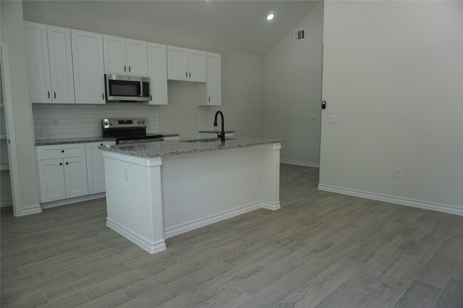 Building Photo - 9976 Calendar St