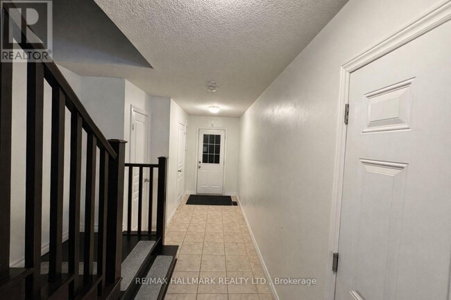 Building Photo - 27 Waterbridge St