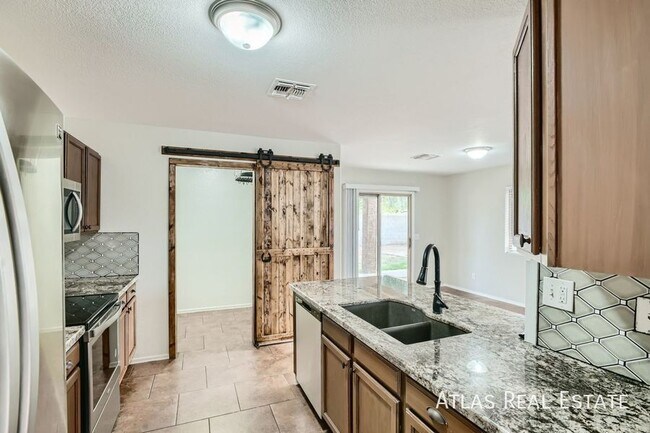 Building Photo - 2 WEEKS FREE RENT IF MOVED IN BY 4/30! 3 b...