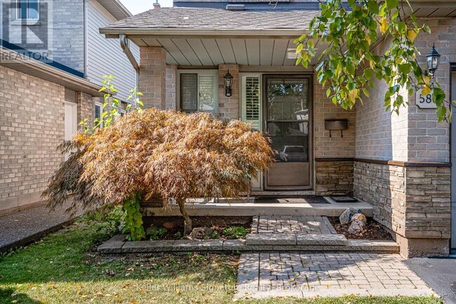Building Photo - 586 Deerhurst Dr