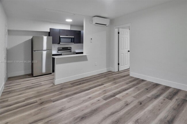 Building Photo - 4037 SW 65th Ave